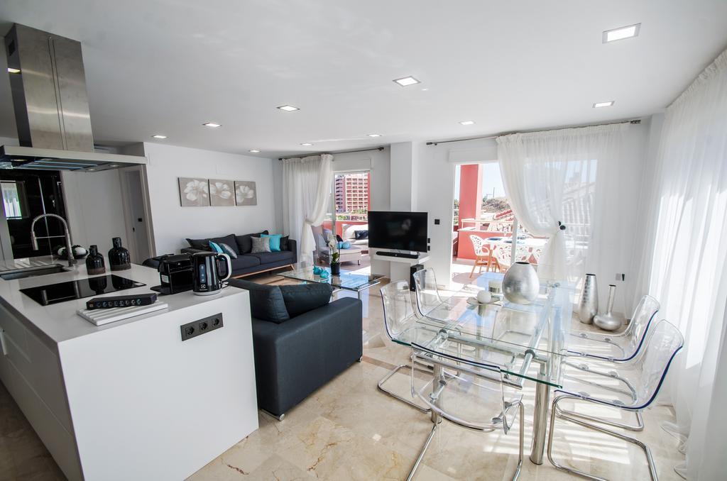 Apartamento Gorgeous 170 Sq.M. Penthouse With Sea View Terraces Benalmádena Exterior foto