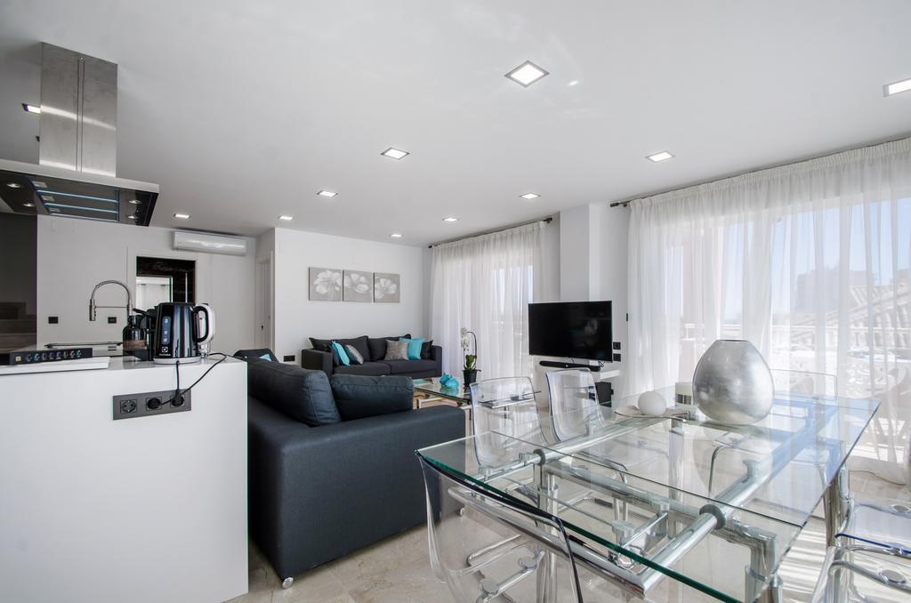 Apartamento Gorgeous 170 Sq.M. Penthouse With Sea View Terraces Benalmádena Exterior foto