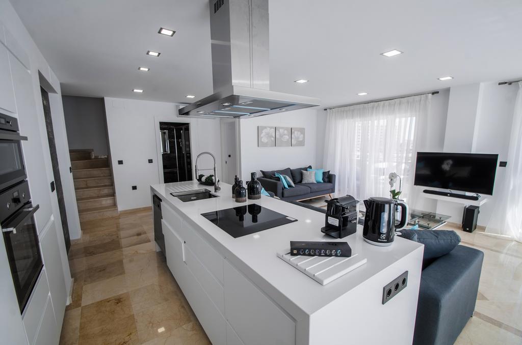 Apartamento Gorgeous 170 Sq.M. Penthouse With Sea View Terraces Benalmádena Exterior foto